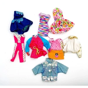 Lot of 8 Barbie Doll Clothing Clothes Dresses Jackets & Jumper - Bild 1 von 2