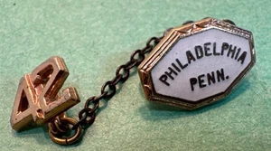 1942 PHILADELPHIA PENN Lapel Pin Enamel - Picture 1 of 3