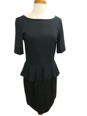 Vestido Ella Moss M Negro Mangas Cortas Cremallera Trasera Cintura Volantes Cuello Redondo LBD Foto 1 de 3