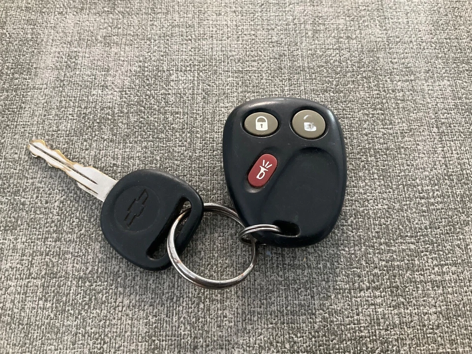 Genuine OEM GM Keyless Entry Remote Fob MYT3X6898B 15008008 15008009 15051014 - Image 1 of 2