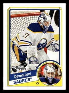 2023-24 Topps NHL Sticker - 2023-24 Topps Sticker #629 Devon Levi '84-85 Topps - Bild 1 von 2