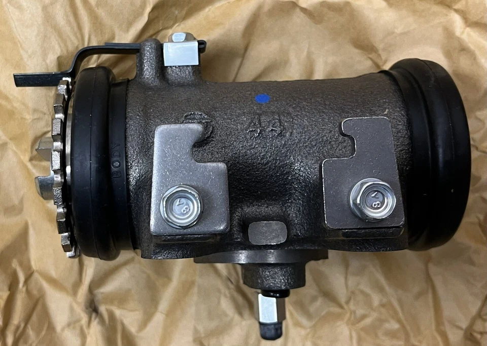 Cilindro rueda freno trasero ISUZU FSR32 6HE1 1-47600559-1, 94050885 Foto 1 de 4