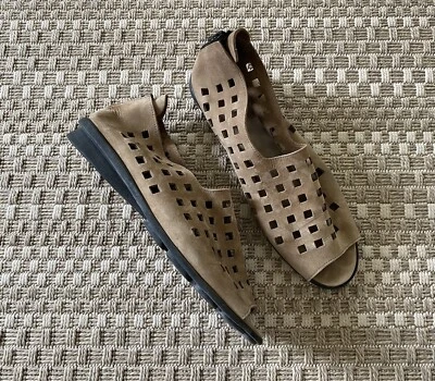 ARCHE Drick Sabbia Cuero Nobuck Perforado Puntera Abierta Trasera Cremallera Plana 41 10 Camel Foto 1 de 4