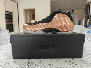 Nike Air Foamposite One FZ9902 001 UK taglia 10 nero/rame metallizzato nero - Foto 1 di 8