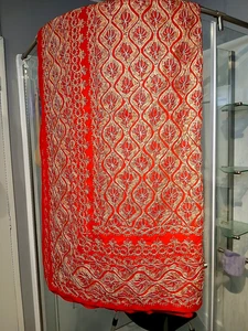 Tischdecke mit Stickerei Rot Goldarbeit - Bild 1 von 5