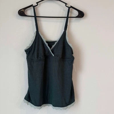 NUEVO CON ETIQUETAS Cami Adore Me Verde con Dobladillo de Encaje Como Nuevo Prendas para Dormir Correas Ajustables Talla M Foto 1 de 4