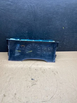 1995 to 1998 Chevrolet Tahoe Escalade Speedometer Cluster Gauge O6822 - Image 1 of 4