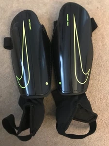 Nike Charge Shin Guards Pads Black Yellow Youths Size Medium Used! - Picture 1 of 5
