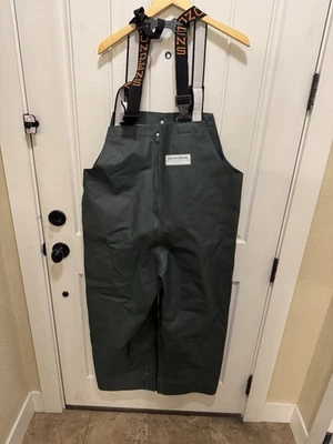 Babero de pesca comercial Grundéns Herkules 16 en verde mediano Foto 1 de 4