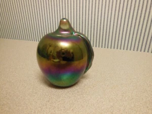 VINTAGE SIGNED GIBSON CARNIVAL ART GLASS APPLE PAPERWEIGHT 1988, 3 1/2" - Picture 1 of 6