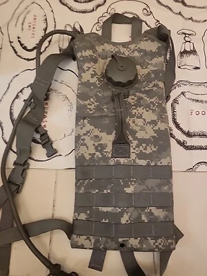 MOLLE II Modular Lightweight Hydration System Carrier Very Good - Image 1 of 4