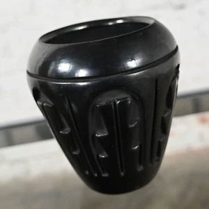 Vaso vintage nativi americani nero Santa Clara Pueblo di Frances Chavarria  - Foto 1 di 11