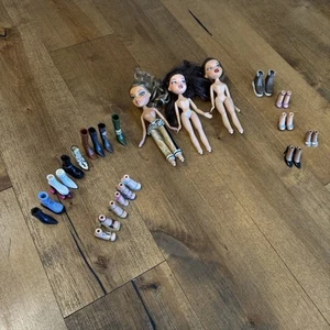 Lote de 3 y 5 pares de zapatos y individuales MGA Bratz Dolls 2001 - coleccionables de colección - Imagen 1 de 10