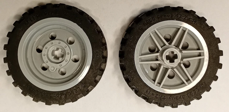 Lego Rad 43,2 x 14 Reifen mit Grauer Felge 2 Stück - Bild 1 von 1