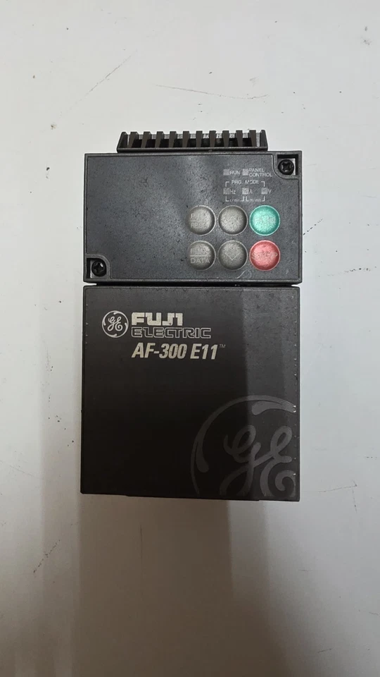 Inversor eléctrico GE Fuji AF-300 E11 VFD 6KE1123F50X1A1 - 0,5 HP 230 V 3 PH... Foto 1 de 4