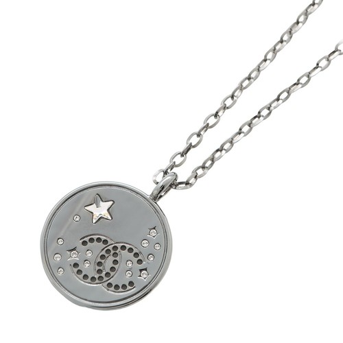 Collana medaglia stella logo CHANEL CC metallo strass argento ABE554