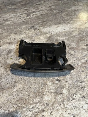 Bandeja de cenizas con portavasos Crown Victoria 2003-2011 Foto 1 de 4