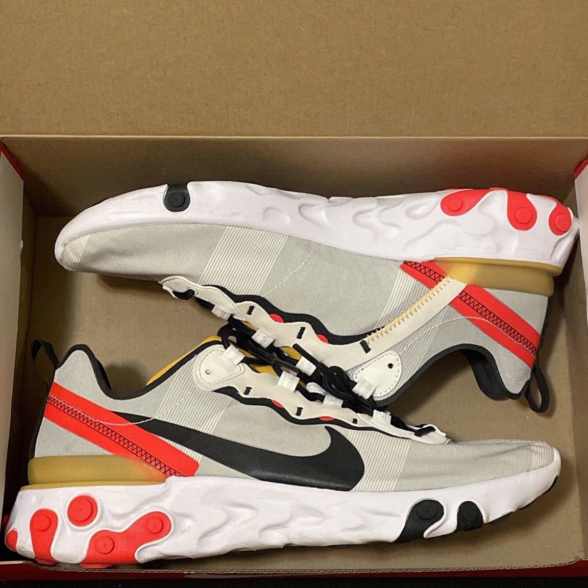 ウォーキング・ランニングウェア 52.NIKE REACT ELEMENT CUSTOM ウォーキング・ランニングウェア 52.NIKE REACT ELEMENT CUSTOM