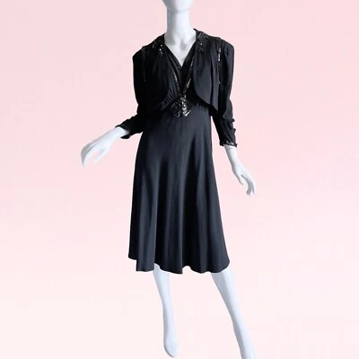 Vestido de vestir de lana negro con lentejuelas Art Deco vintage de la década de 1940 a juego chaleco superpuesto Foto 1 de 4