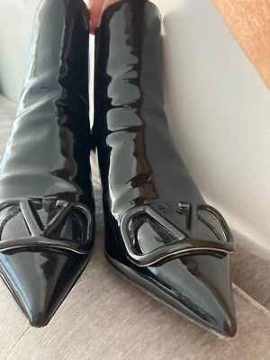 Botas Chelsea Valentino Garavani charol al tobillo negras talla 37,5 Foto 1 de 4