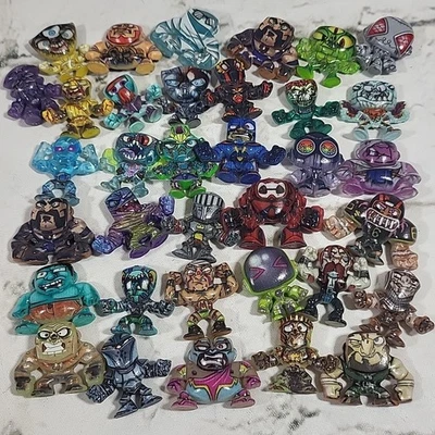Million Warriors Spin Master Toys Lote 35 Mini Figuras Monstruos Alienígenas Luchadores Foto 1 de 4