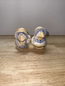 Vintage Cermaic Ducks In Country Bonnets Salt And Pepper Shaker Set - Picture 1 of 6