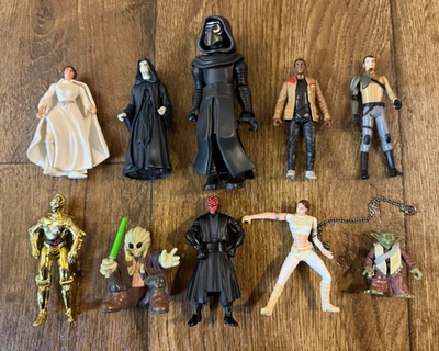 Lote de bonecos vintage e modernos Star Wars Kenner Hasbro Kylo Ren Darth Maul Yoda Lei - Imagem 1 de 4