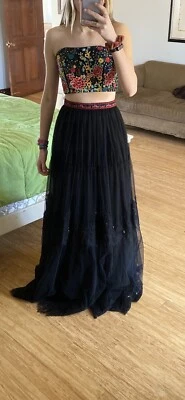 Vestido de graduación Sherri Hill floral de dos piezas de encaje negro sin tirantes talla 2 Foto 1 de 4