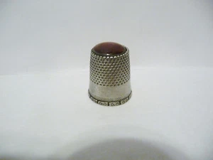 THIMBLE VINTAGE PEWTER "WALT DISNEY WORLD" W/SLEEPING BEAUTY CASTLE TOP - Picture 1 of 5