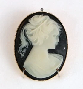 Vintage goldfarben nach rechts gerichteter Kamee Schal Clip mit schwarzem Hintergrund 1 5/8" hoch - Bild 1 von 4