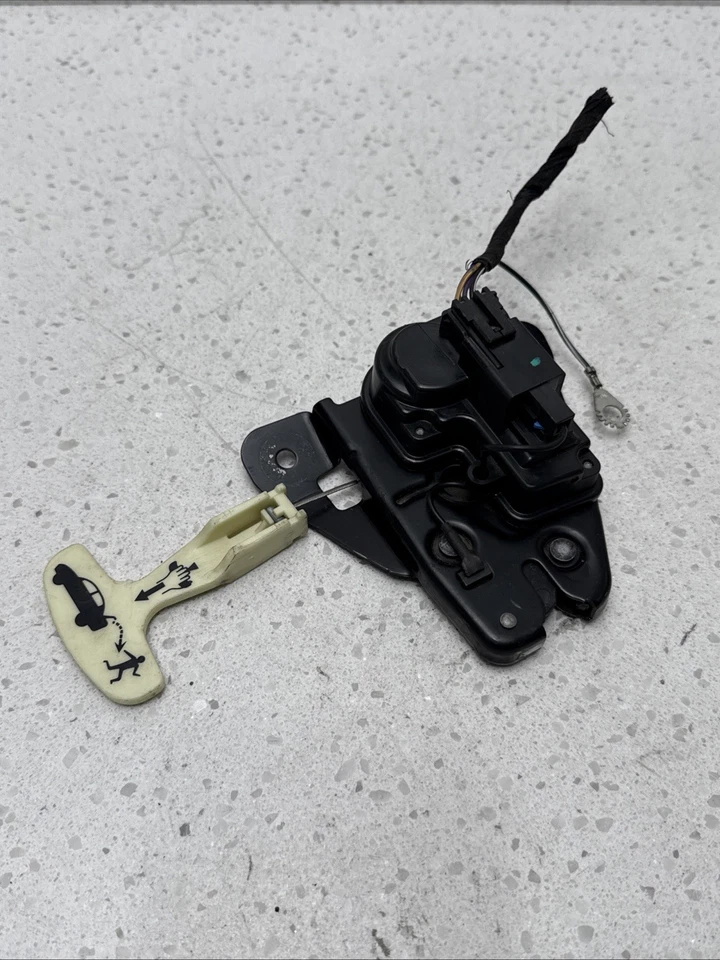 2011 - 2014 Chrysler 200 Trunk Deck Lid Lock Latch Power Actuator OEM Foto 1 de 4