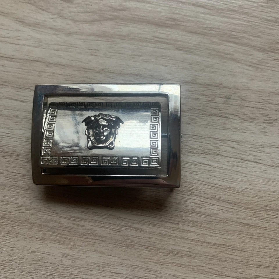 hebilla de cinturón versace viene con par gratis de los de la fuerza aérea Foto 1 de 4