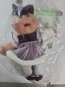 Muñeca Cabbage Patch Kids Avon para Mattel Navidad Sellada De Colección Certificado de Nacimiento  - Imagen 1 de 10