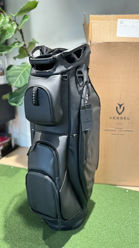 Carro Vessel Lux nuevo con etiquetas 7 vías negro con pozo de putter dedicado (totalmente nuevo) Foto 1 de 4