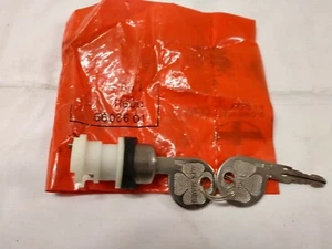 Cilindro baule con chiave Alfetta berlina 1 serie 116005603601 60724512 - Picture 1 of 5