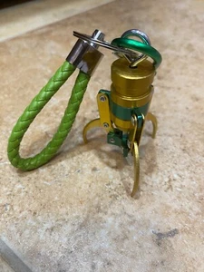 Mini Claw Crane Machine Keychain - Picture 1 of 10