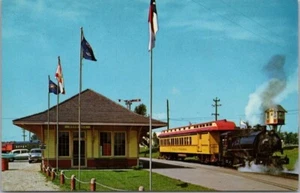 Tarjeta postal de Green Bay Wisconsin de la década de 1960 MUSEO NACIONAL DEL FERROCARRIL vista de tren y depósito - Imagen 1 de 2