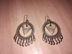 Orecchini vintage Pandenti colore Argento e bianco perlato con pietra al centro - Foto 1 di 1