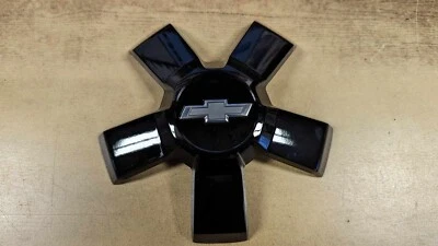 Chevrolet Camaro Black Star 2016-2023 tapa central OEM P/N 23490330 Foto 1 de 2