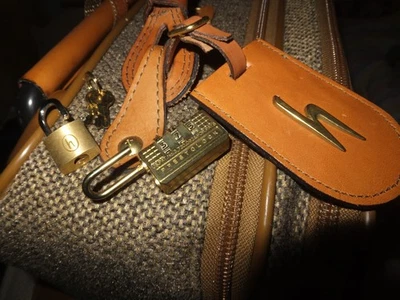 HARTMANN Rolling Suitcase & Keys TWEED Leather Tag & Trim Carry-On 2 Wheels 5*** - Image 1 of 4