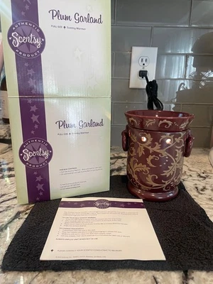 Scentsy Plum Garland 全尺寸油/蜡加热器 Holiday Collection 全新带盒 — 第 1/4 张图片