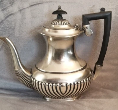 Cafetera/tetera acanalada plateada Cheltenham de colección hecha en Sheffield Inglaterra Foto 1 de 4