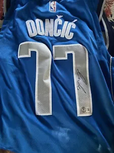 LUKA SOSIC signiertes Replikat-TRIKOT mit Beckett Coa DALLAS Mavericks - Bild 1 von 2