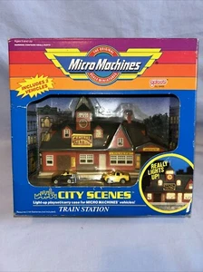 Micro Machines, Scene di Città, Stazione Ferroviaria, Galoob, 1989, Nuovo con scatola - Foto 1 di 9