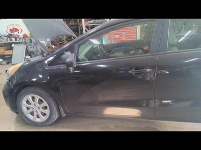 Used Front Left Door Assembly Front fits: 2013 Kia Rio power window w/AC w/solar Foto 1 de 4