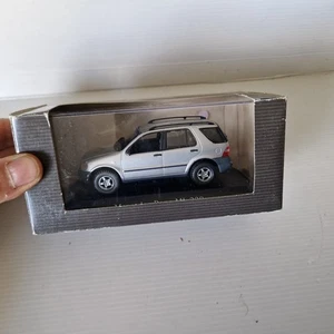 MERCEDES BENZ ML 320  MINICHAMPS  1/43   +  neuve BOITE - Imagen 1 de 13