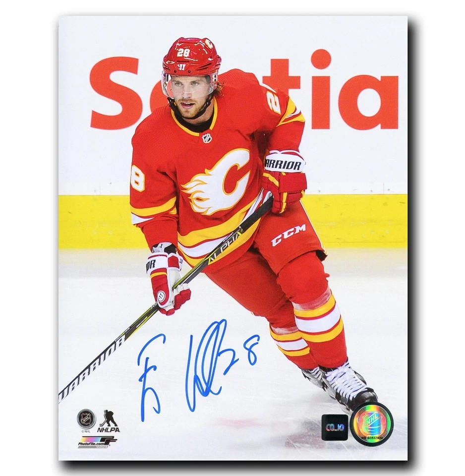 Foto autografiada de 8x10 de Elias Lindholm Calgary Flames Foto 1 de 1