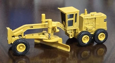 CATERPILLAR 12G TRACTOR MOTOR ROAD GRADER CONSTRUCTION RARE 1/64 VINTAGE  - Image 1 of 4