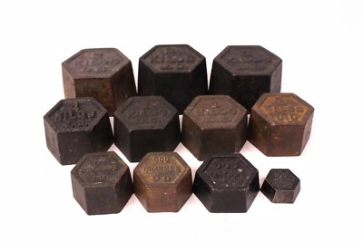 11 alte Gewichte Sechseckig 100g - 2kg Eisen Waagen Kaufmann Krämer Markt Antik - Bild 1 von 3