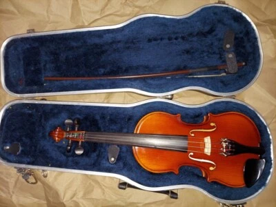 Becker Model 100 size 1/4 violin. Romania, Very Good Condition - Image 1 of 4